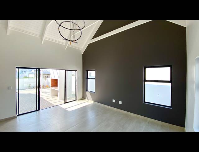 3 BEDROOM HOUSE FOR SALE IN BRITANNIA REEF ESTATE